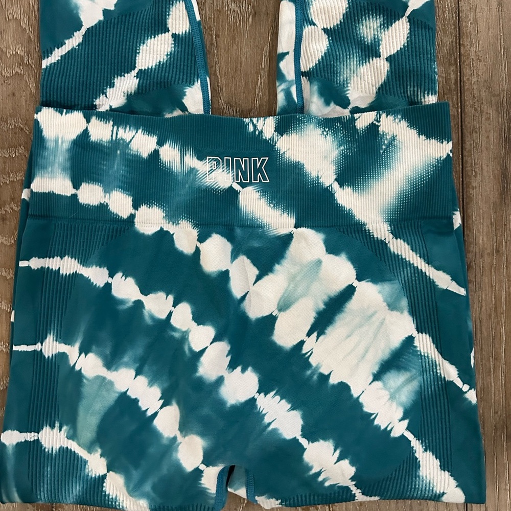 Victoria’s Secret PINK Stylish Teal and White Tie-Dye Leggings - Picture 3 of 12